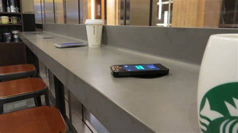 S­t­a­r­b­u­c­k­s­­l­a­r­d­a­ ­Y­e­r­ ­A­l­a­n­ ­K­a­b­l­o­s­u­z­ ­Ş­a­r­j­ ­Ü­n­i­t­e­l­e­r­i­ ­Y­e­n­i­ ­i­P­h­o­n­e­­l­a­r­ ­İ­ç­i­n­ ­Y­e­n­i­l­e­n­e­c­e­k­!­